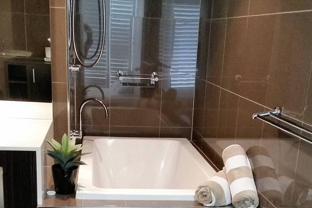 1 Bedroom Superior Luxury Bath