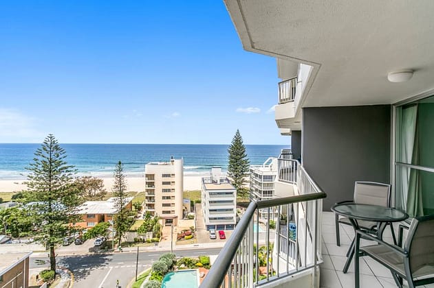 Surfers Beachside Views From Your Private Balcony 1004
